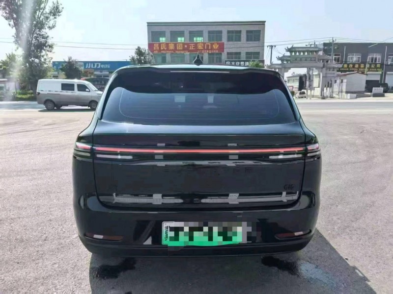 保定25年零跑汽车C104