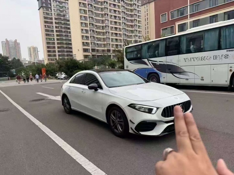 东营19年奔驰傲旋2