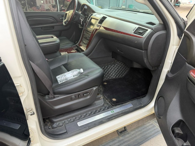 徐州13年凯迪拉克凯雷德4
