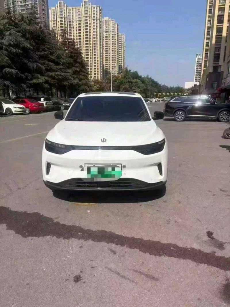 济宁24年零跑汽车C111