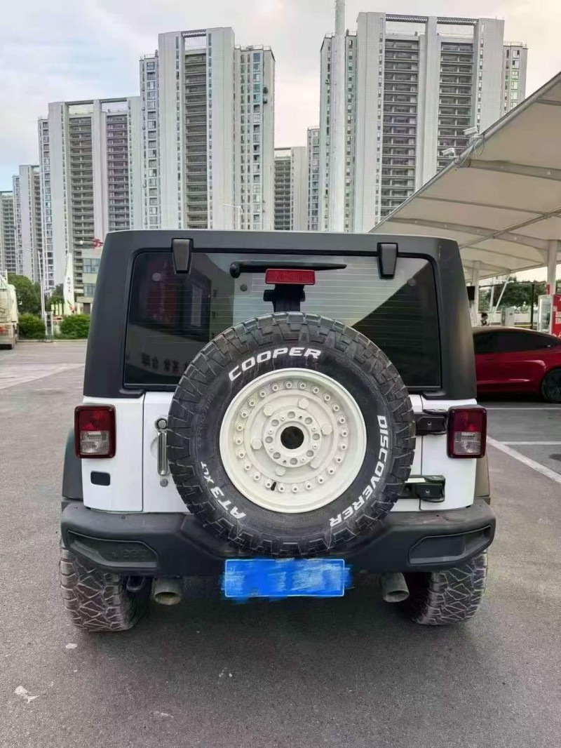 潍坊17年Jeep牧马人9