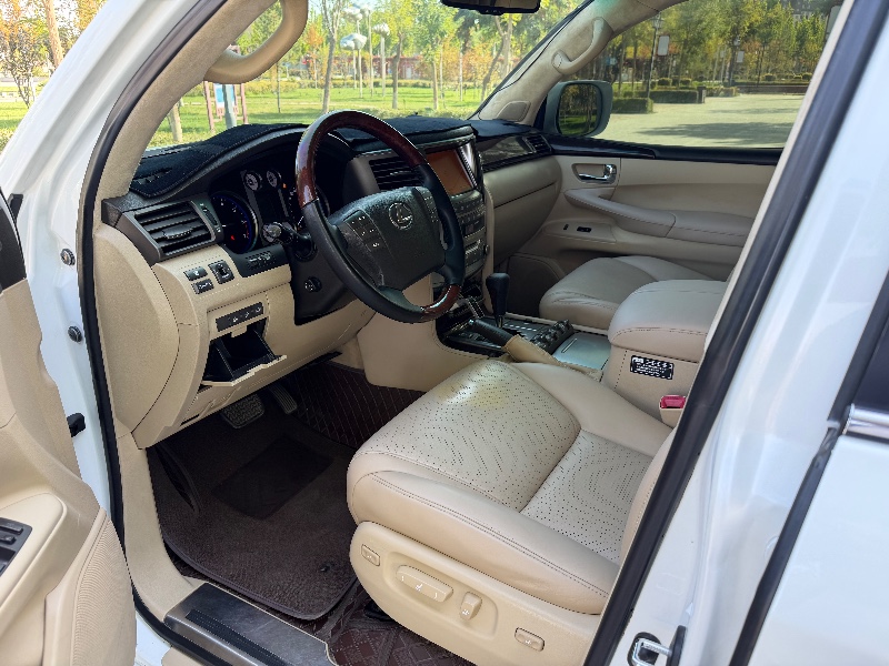 唐山15年雷克萨斯LX4