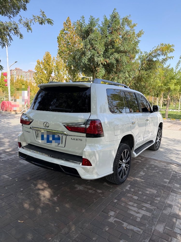 唐山15年雷克萨斯LX7
