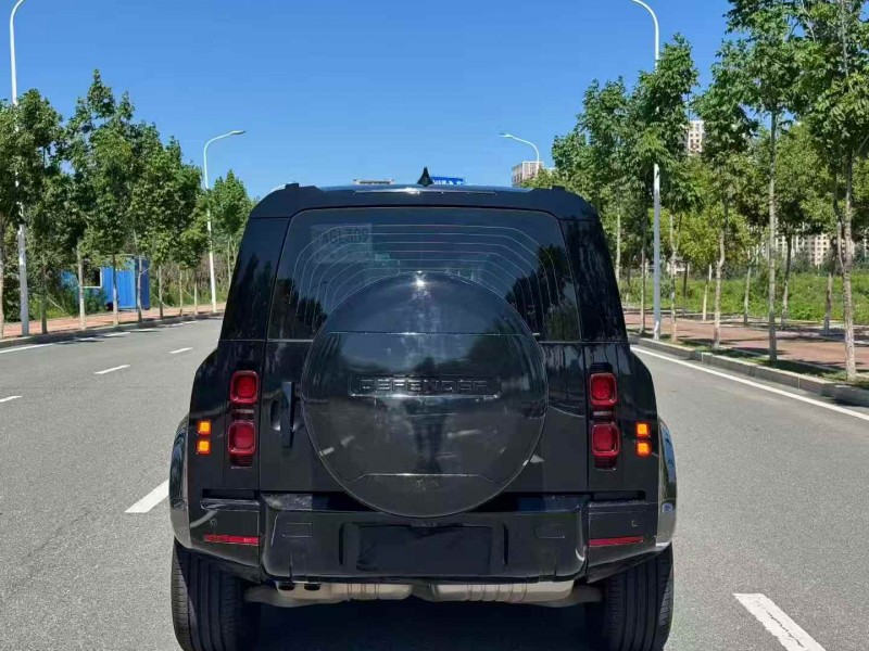 连云港25年路虎卫士8