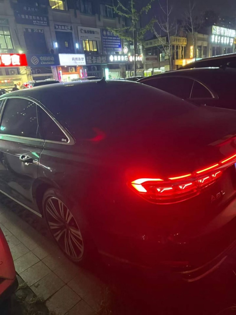 深圳25年奥迪A8L9