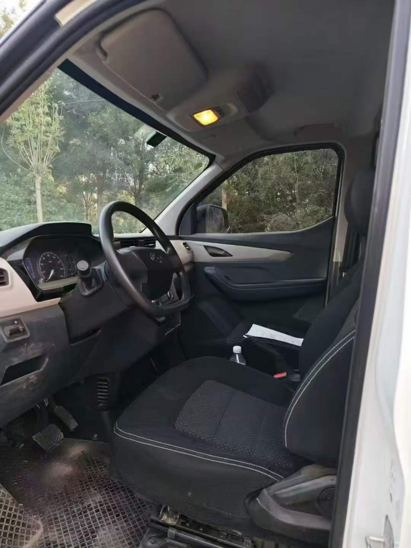 东营24年大通EV30L4