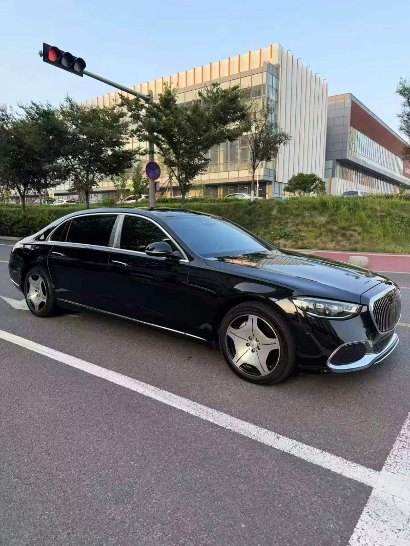 枣庄21年奔驰迈巴赫S级2