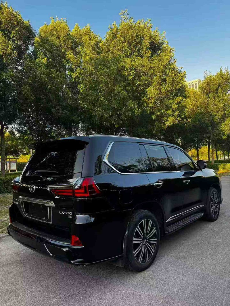 安阳21年雷克萨斯LX7