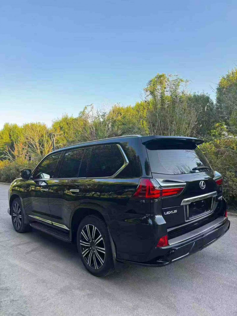 安阳21年雷克萨斯LX8