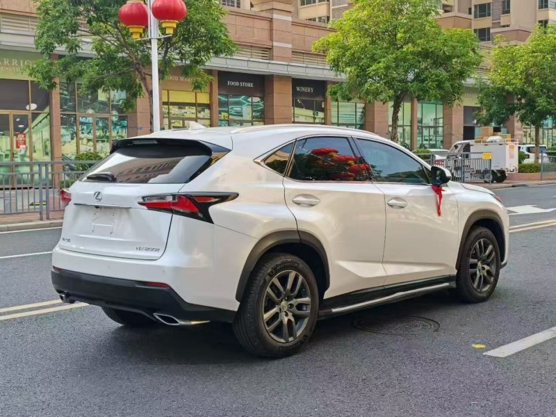 广州17年雷克萨斯NX8