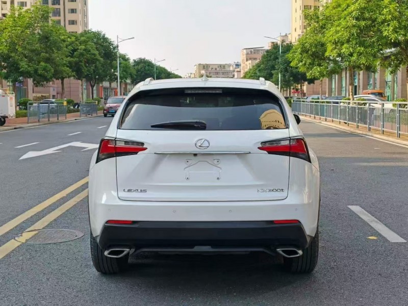广州17年雷克萨斯NX9