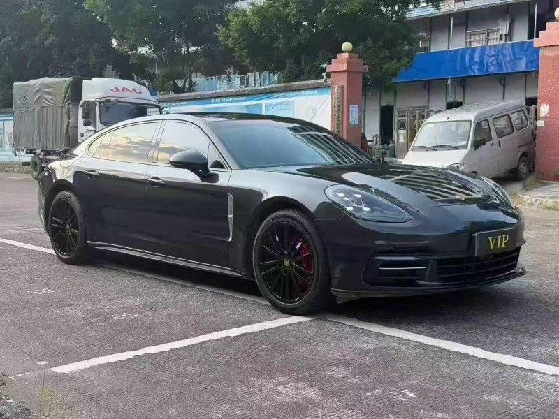防城港18年保时捷帕拉梅拉3