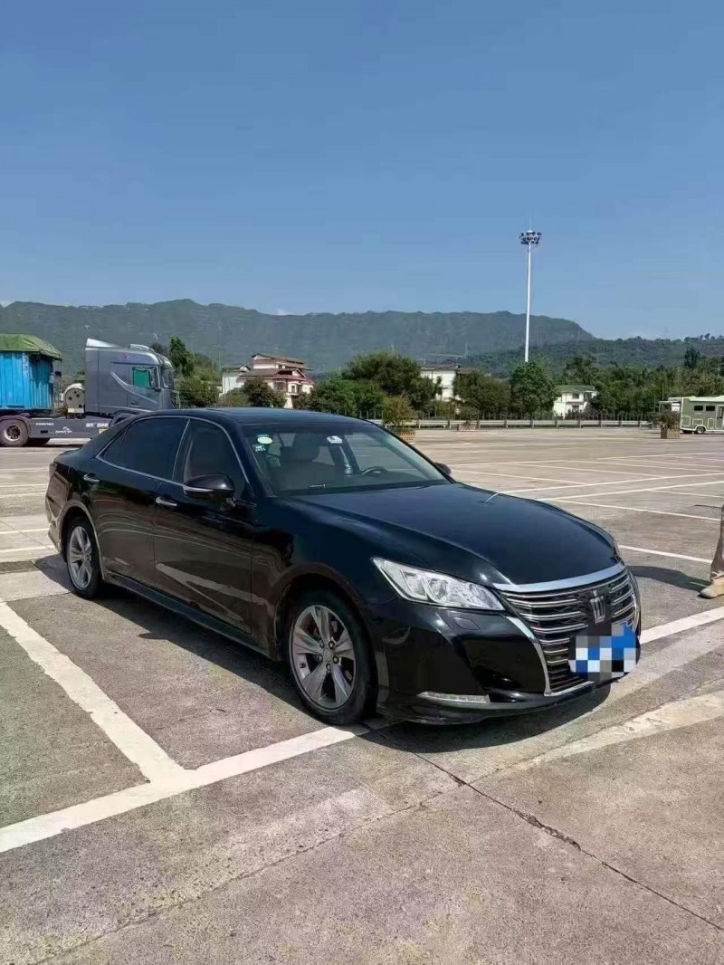 黔西南17年丰田皇冠3