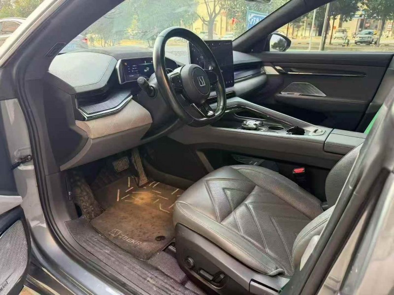 潍坊23年极氪汽车0015