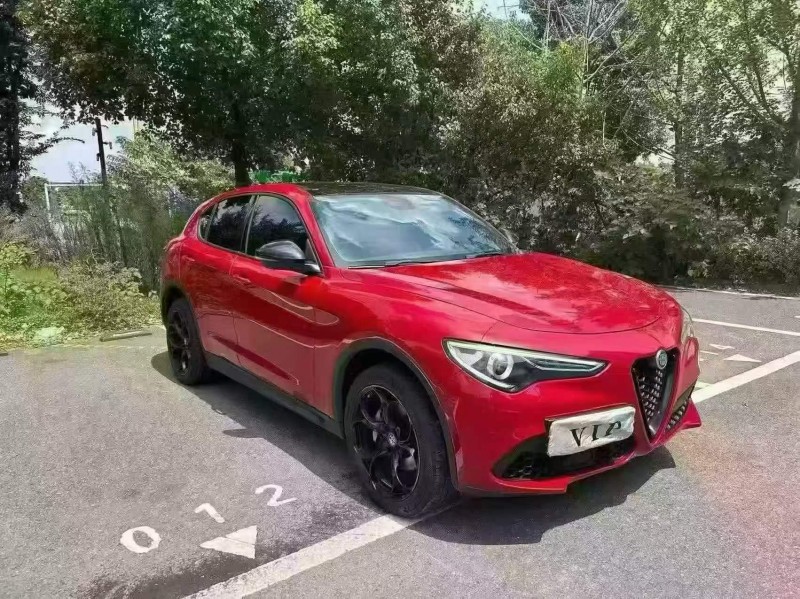 张家界18年阿尔法·罗密欧Stelvio2