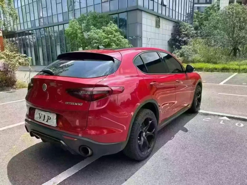 张家界18年阿尔法·罗密欧Stelvio9