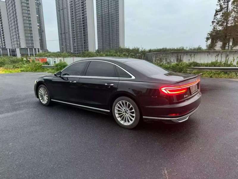 苏州22年奥迪A8L7