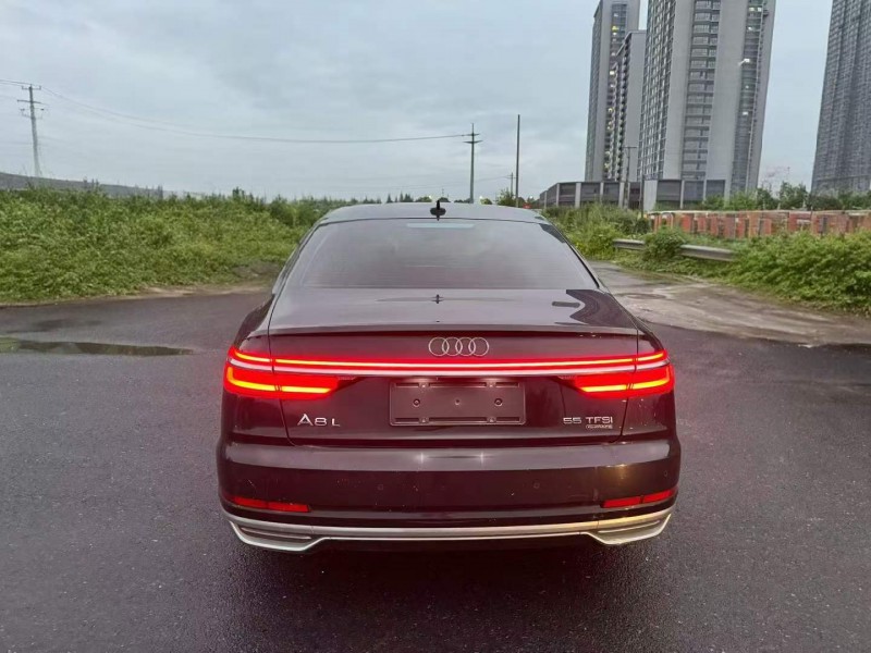 苏州22年奥迪A8L8