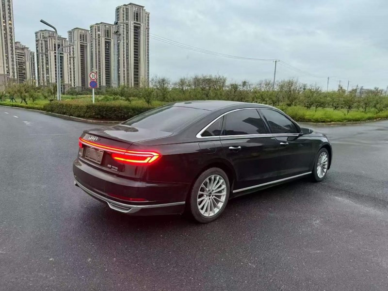 苏州22年奥迪A8L9