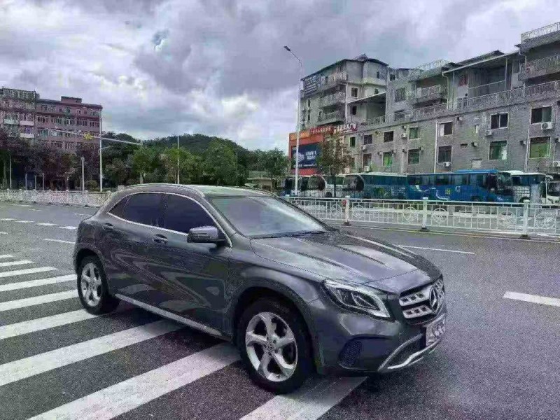 佛山18年奔驰GLA2