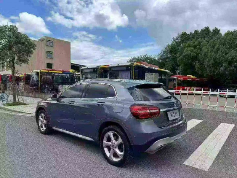 佛山18年奔驰GLA9