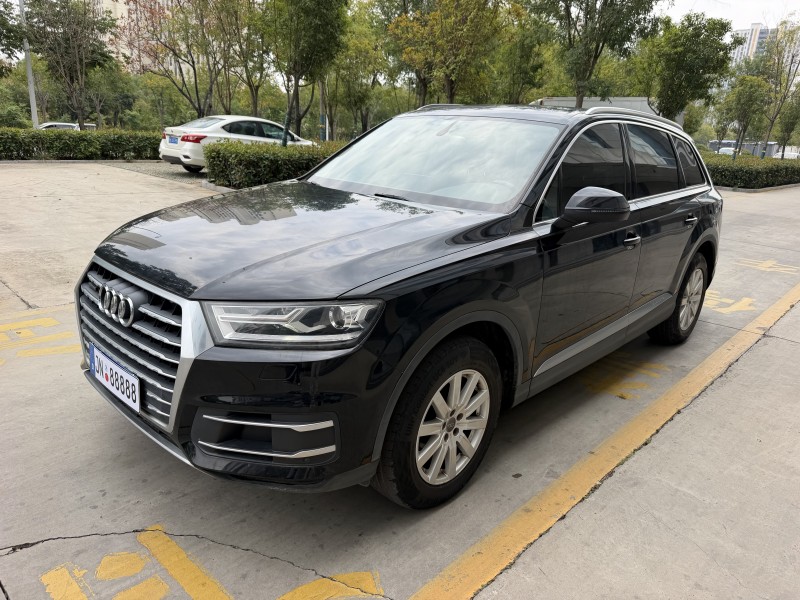 济宁16年奥迪Q73