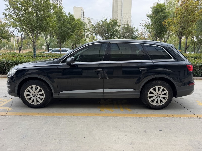 济宁16年奥迪Q75